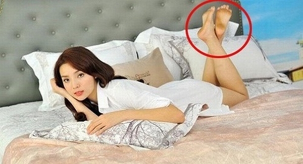 Kỳ Duyên bị 'ném đá' vì để chân không sạch đi quảng cáo đệm.